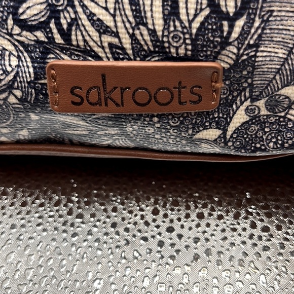 SAKROOTS CROSSBODY/SHOULDER BAG-NAVY/WHITE DESIGNS-LEATHER LIKE ACCENTS - Picture 2 of 9